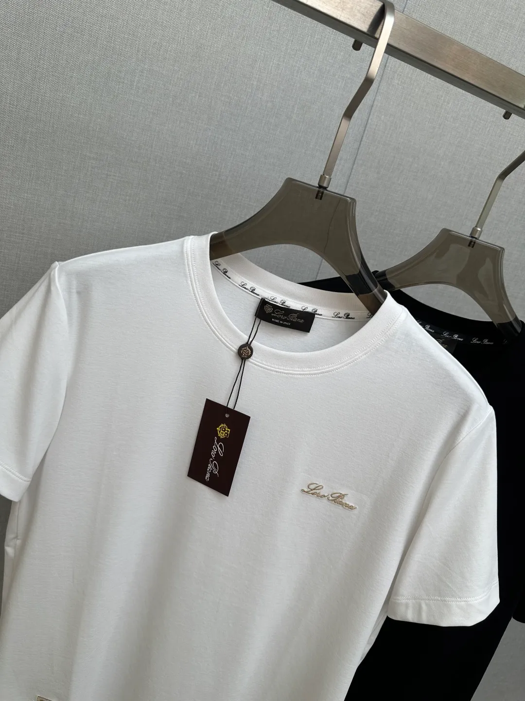 LP Original 2026New Arrival short-sleeved T-shirt! Fashionable and casual short-sleeved T-shirt with catwalk pattern! Design a logo! The specially designed and selected customer-supplied fabrics are soft to the touch and skin-friendly, and the breathability and comfort are impeccable. You will definitely fall in love with the real thing! Non-sexist couples can wear mixed styles to open up a new fashion style! Distinguishing market version, high-definition Series! Size: M-3XL